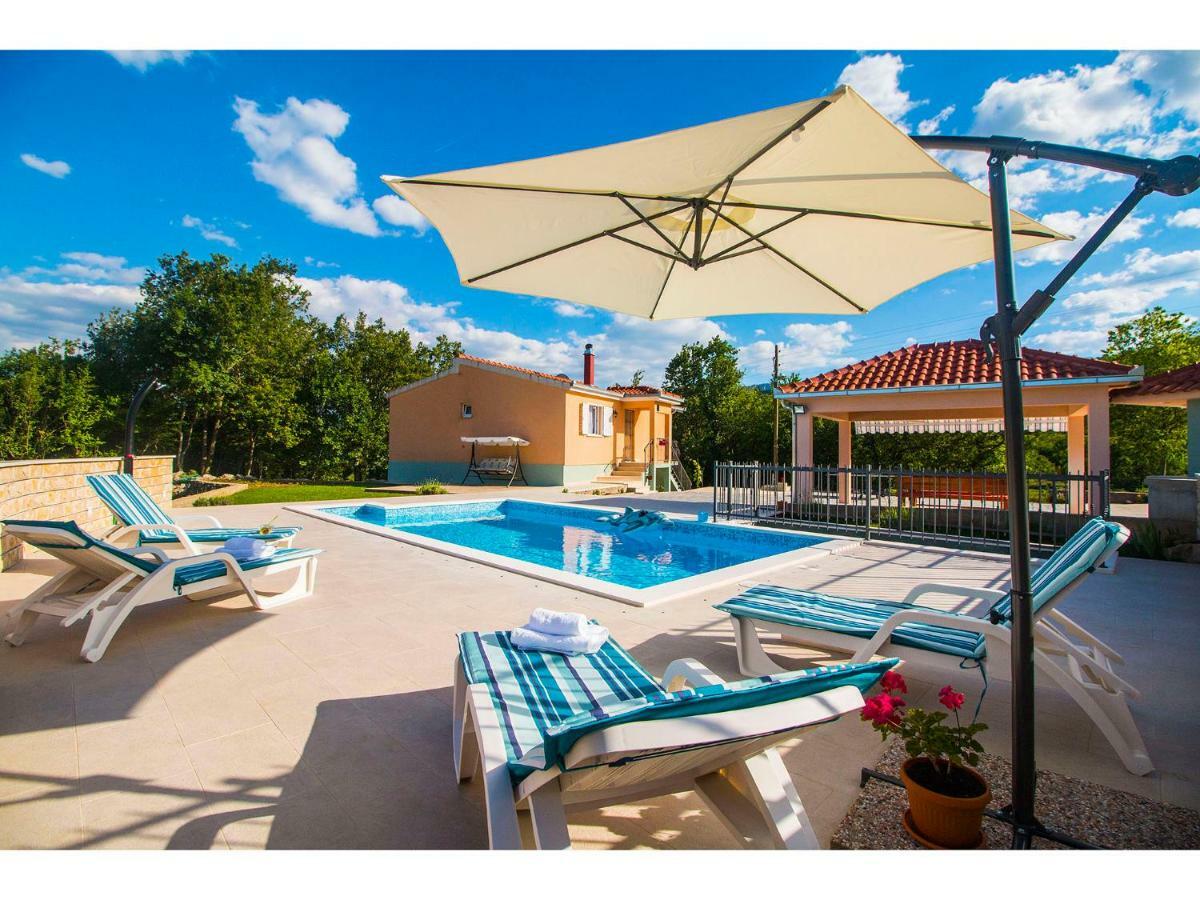 Villa Katja Омиш Экстерьер фото